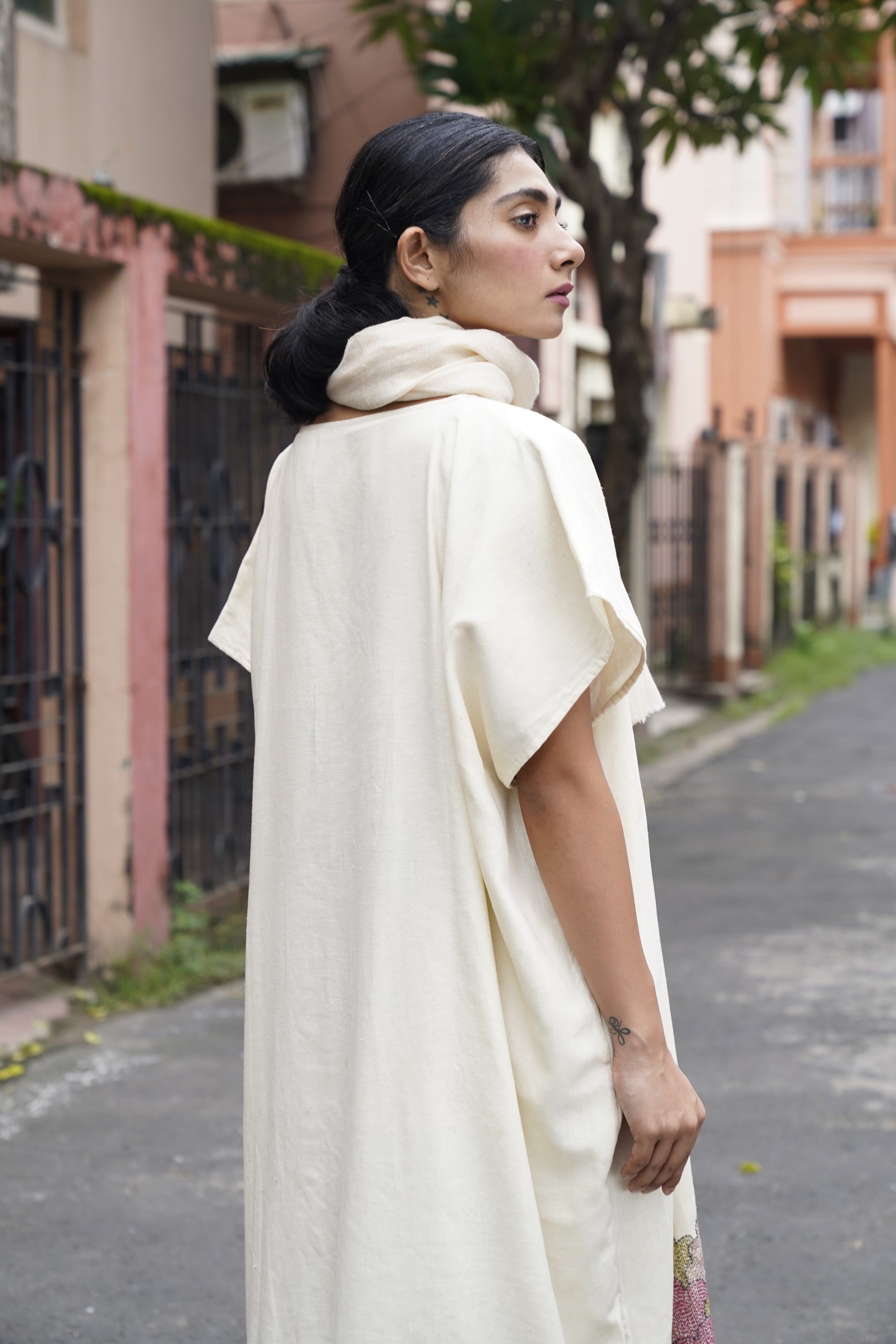 Ecru noil silk dress with hand embroidery - Aankona
