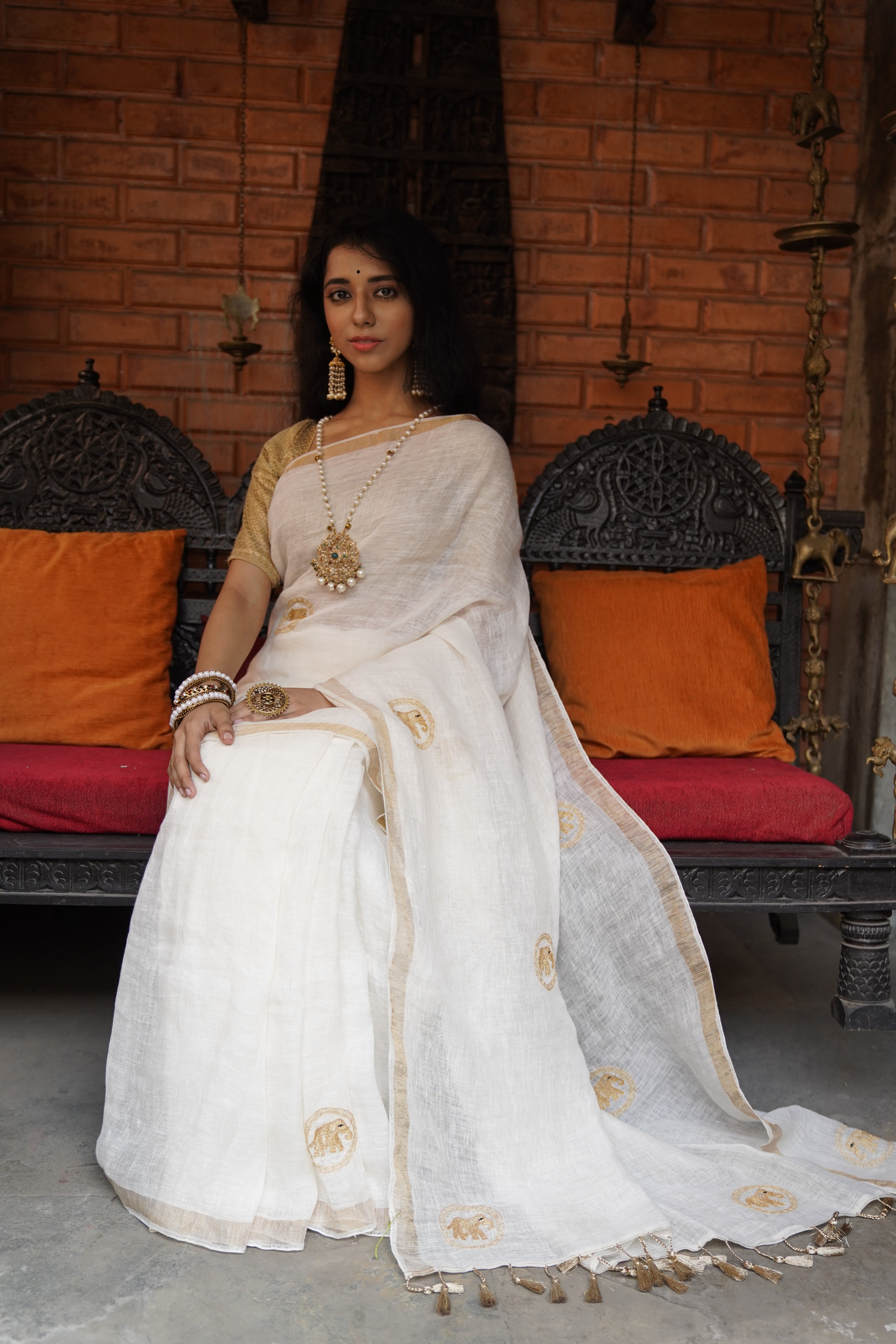 Handwoven White Linen Saree