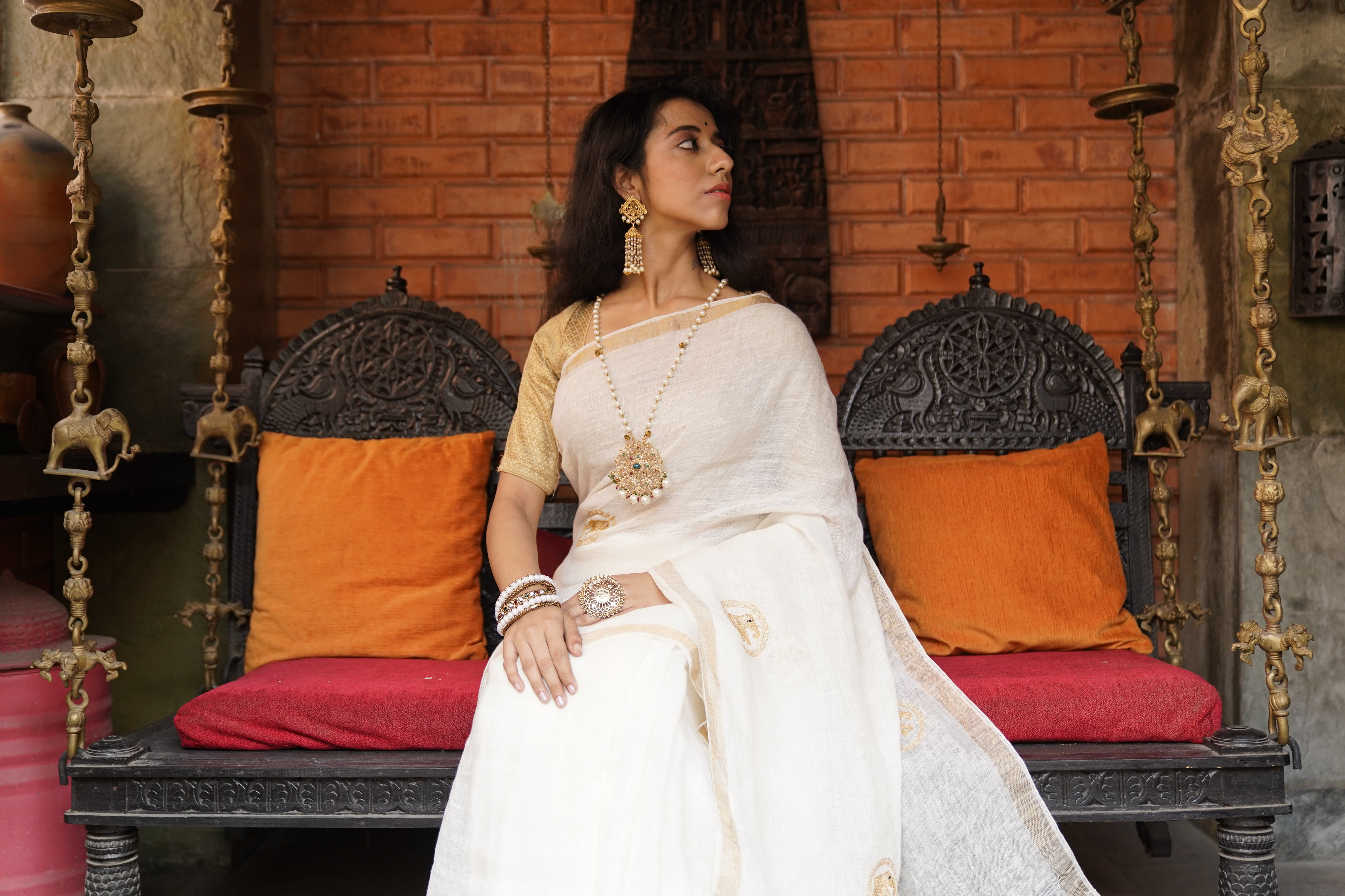 Handwoven White Linen Saree