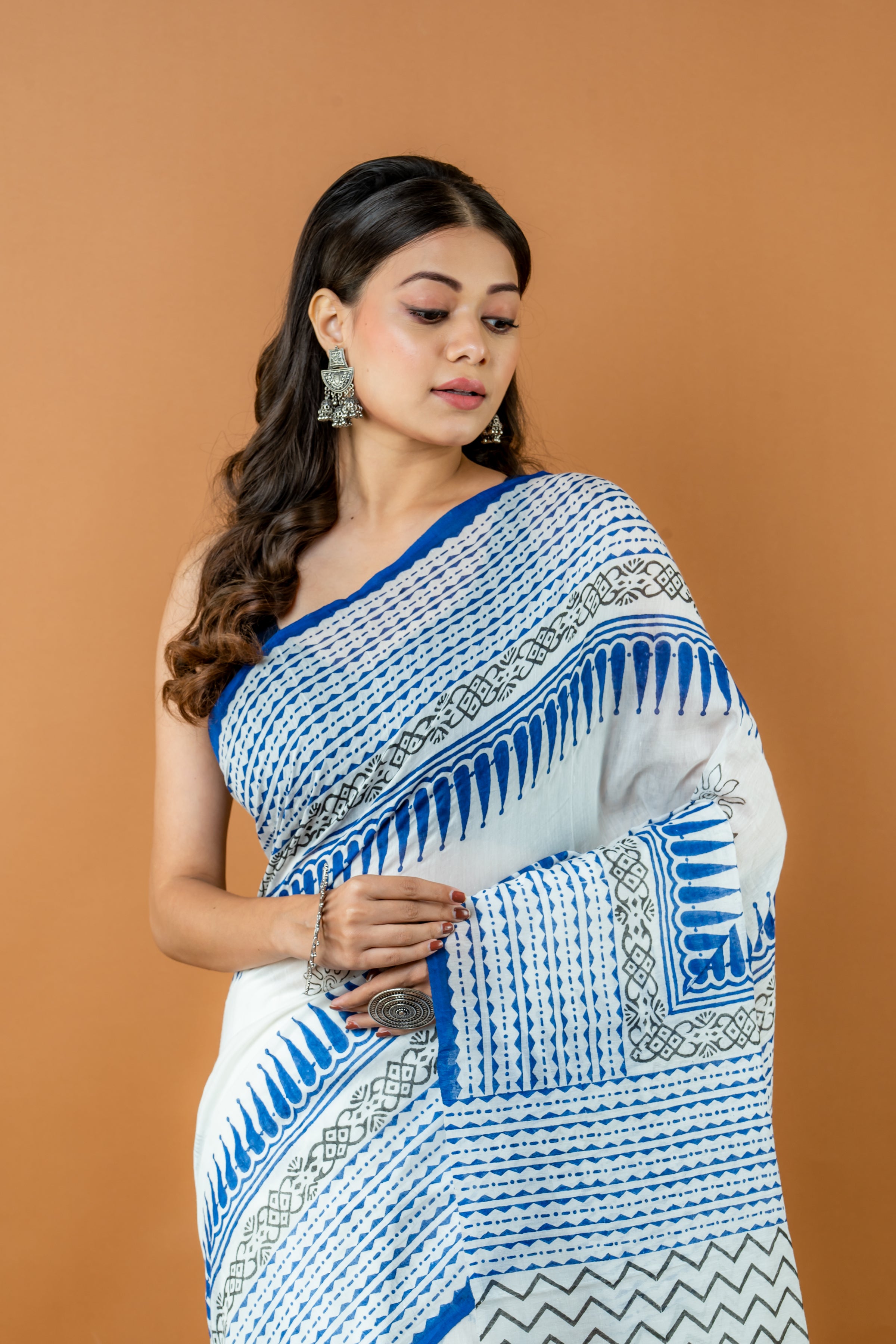 Handwoven White Printed Silk cotton saree