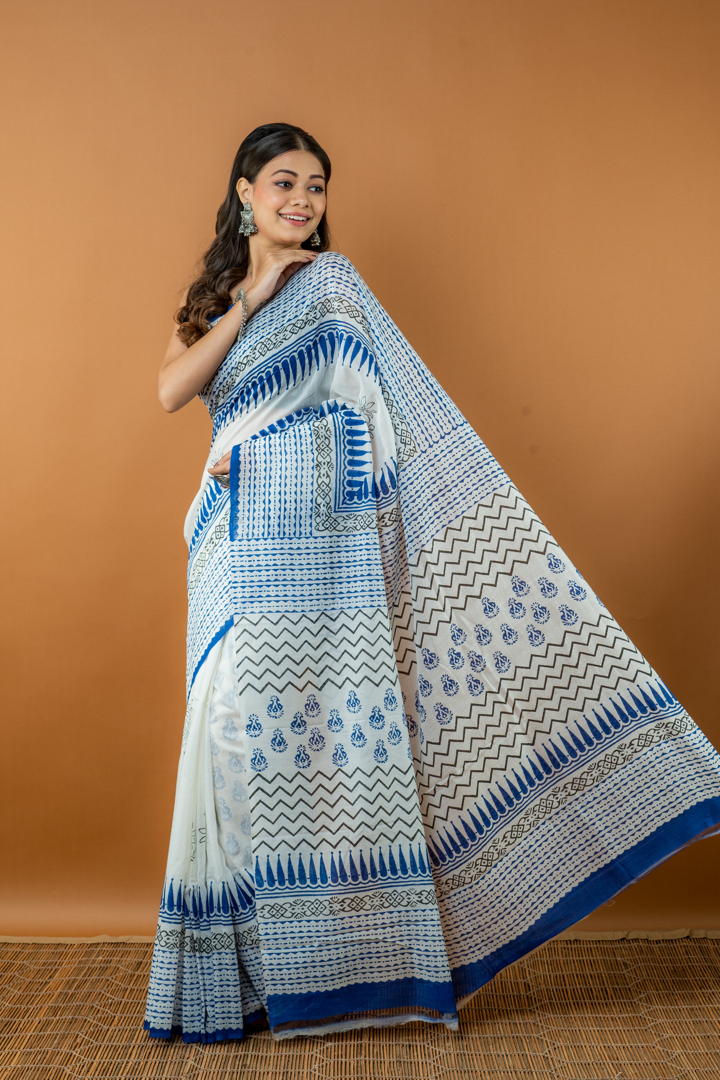 Handwoven White Printed Silk cotton saree