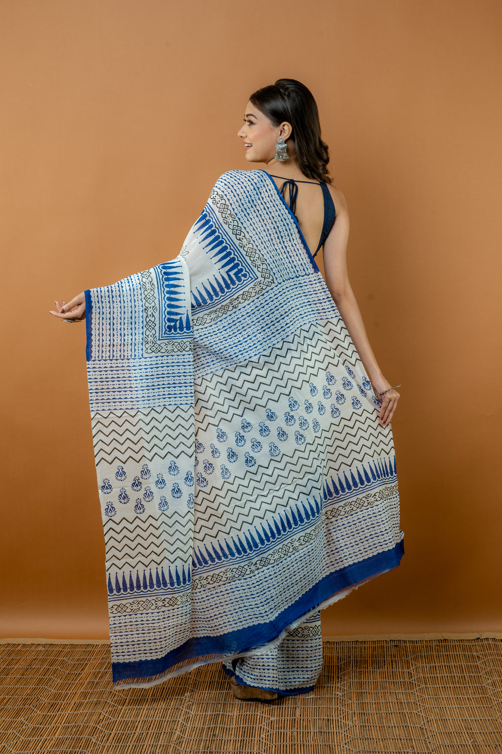 Handwoven White Printed Silk Cotton Saree