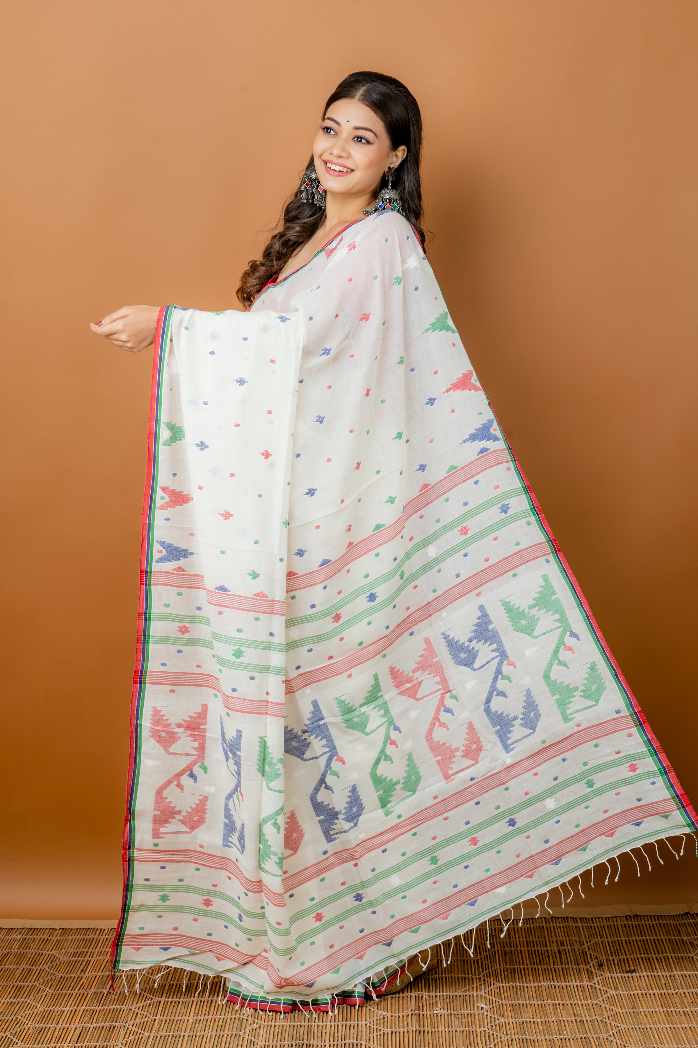 Handwoven White  Jamdani Saree