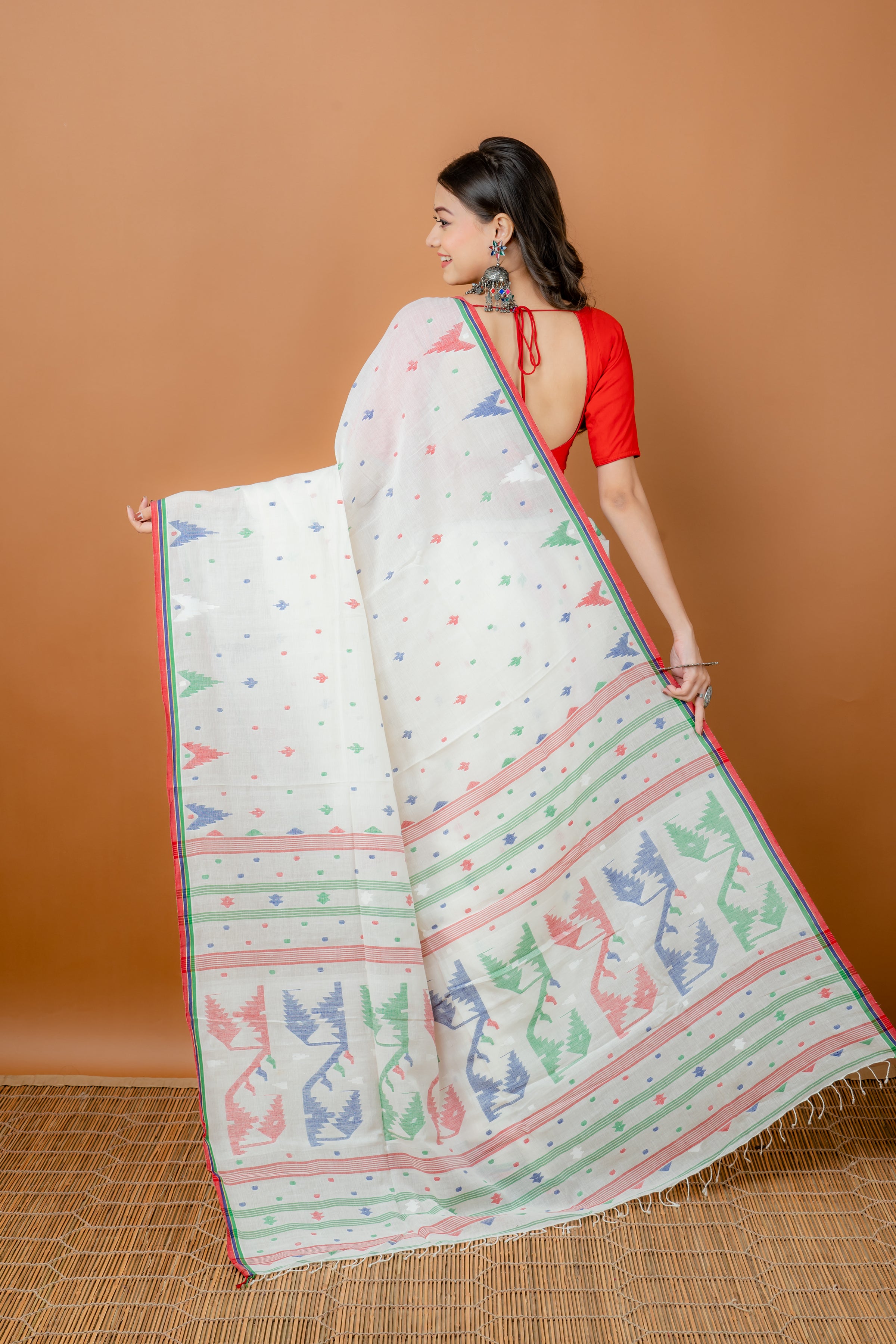 Handwoven White Khadi Jamdani saree