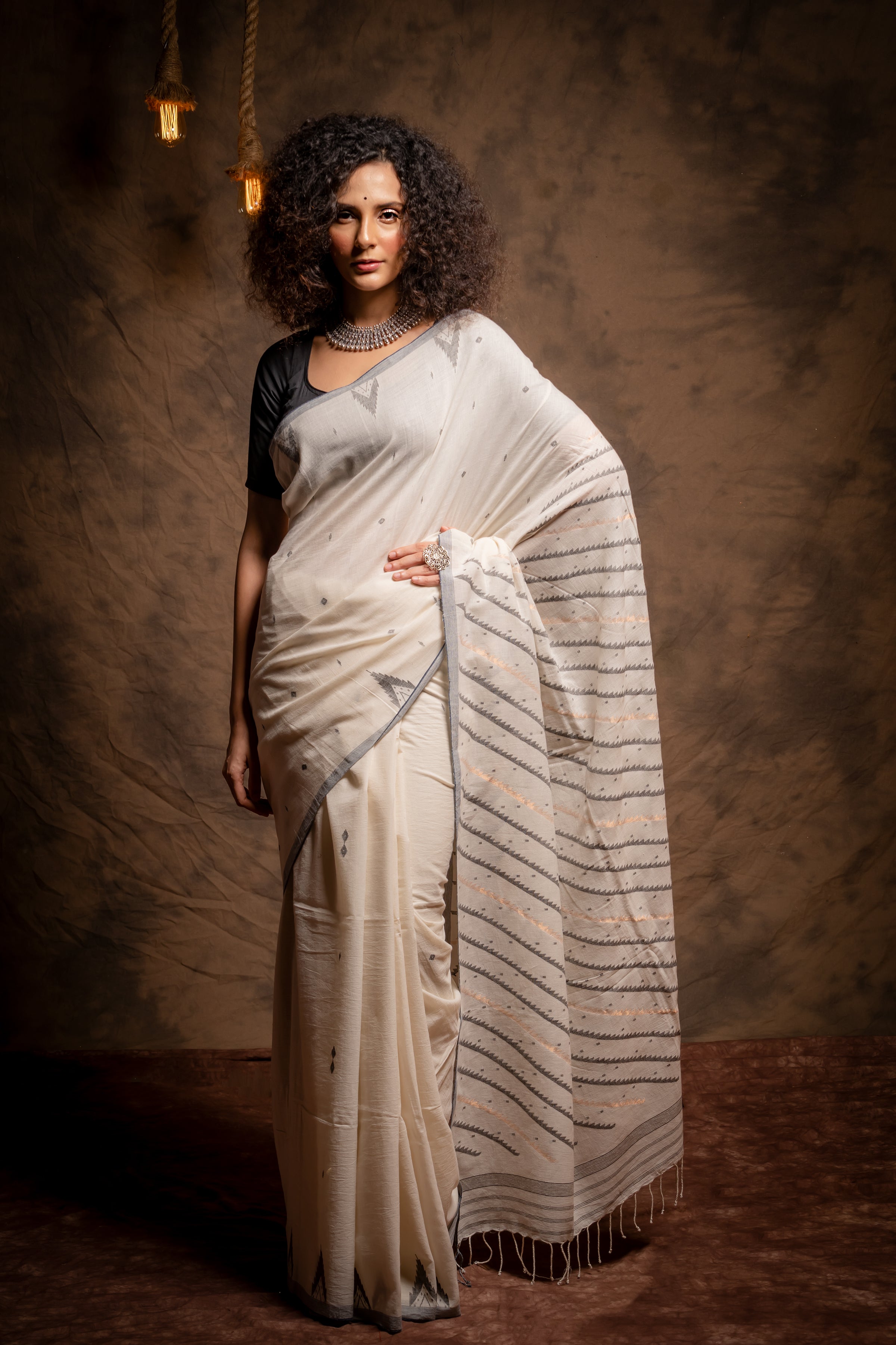 Off White Khadi Jamdani saree - Aankona
