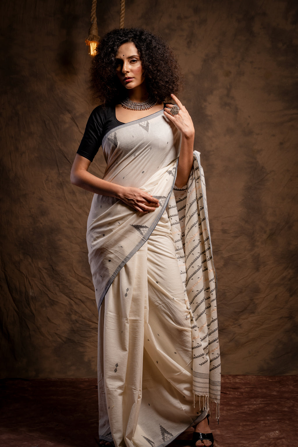 Off White Khadi Jamdani saree - Aankona
