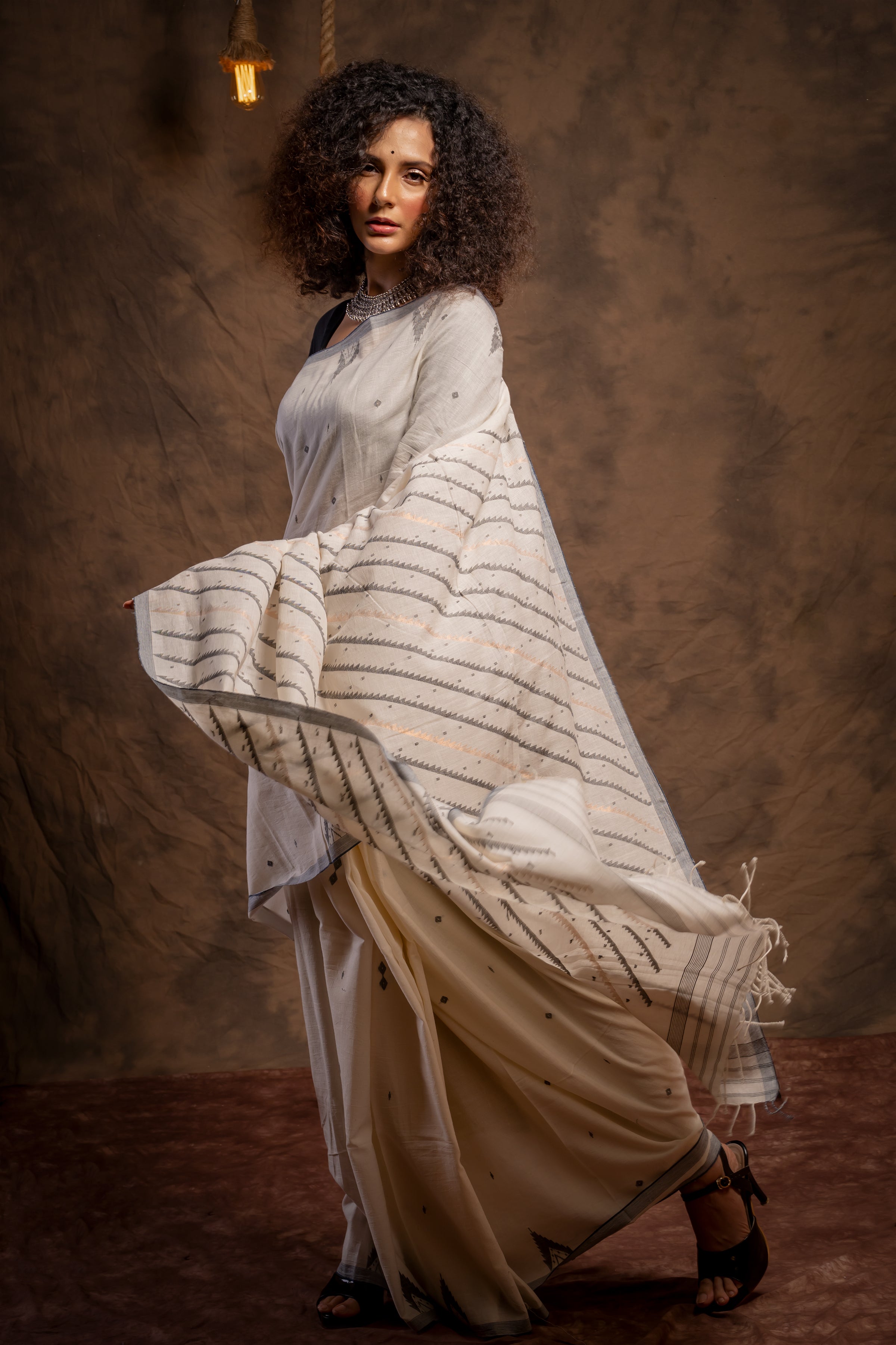 Off White Khadi Jamdani saree - Aankona