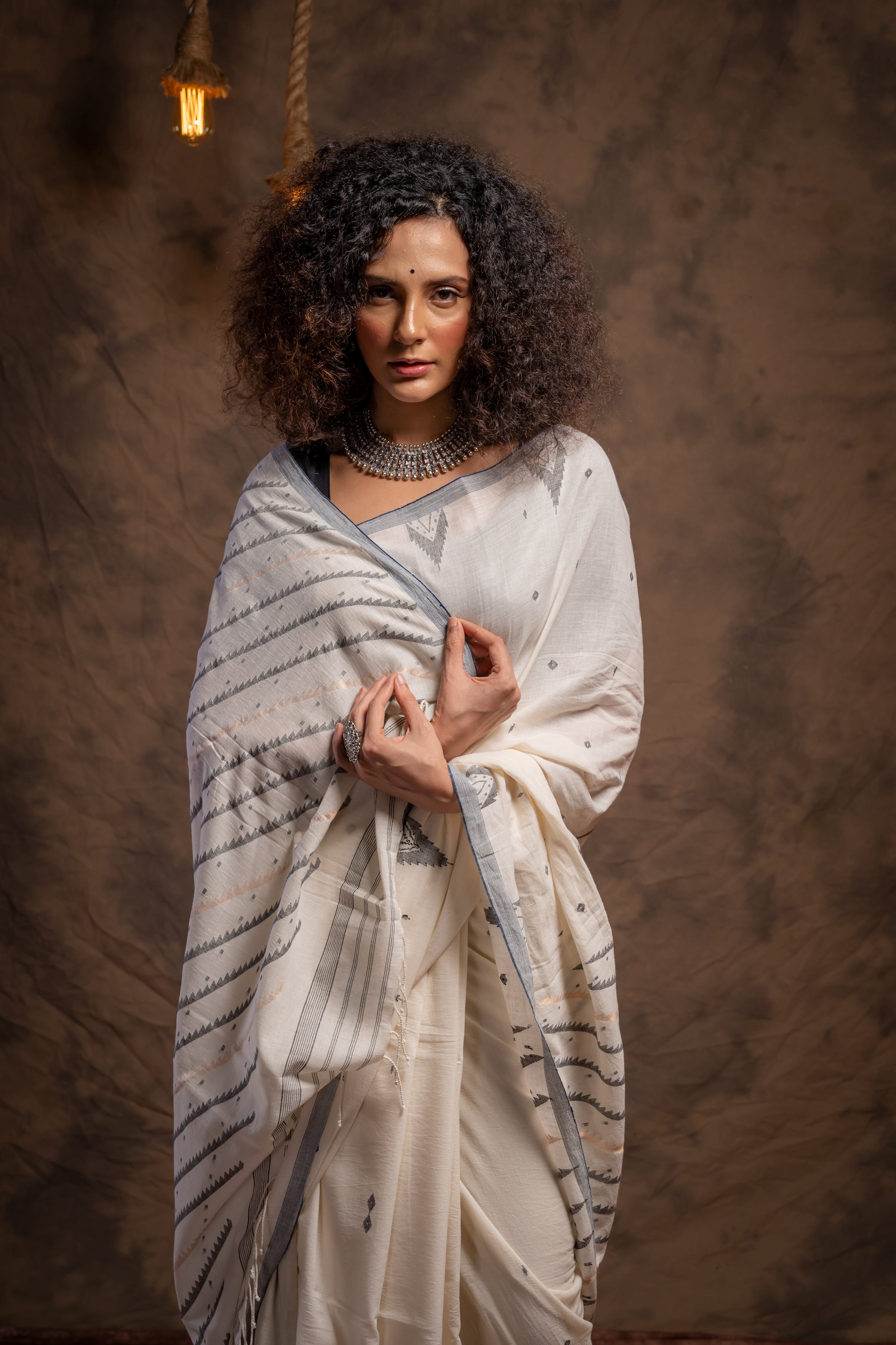 Off White Khadi Jamdani saree - Aankona