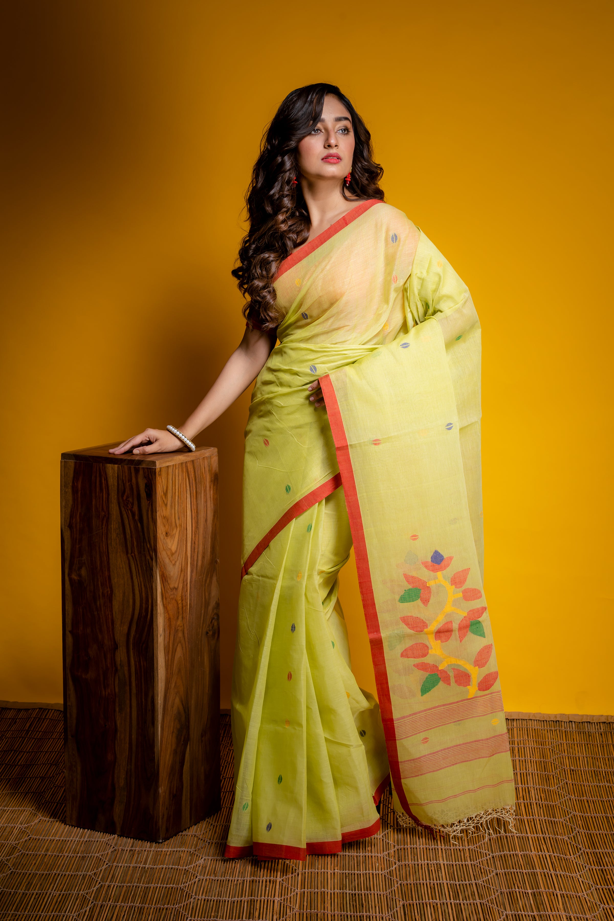 Handwoven yellow cotton Jamdani saree