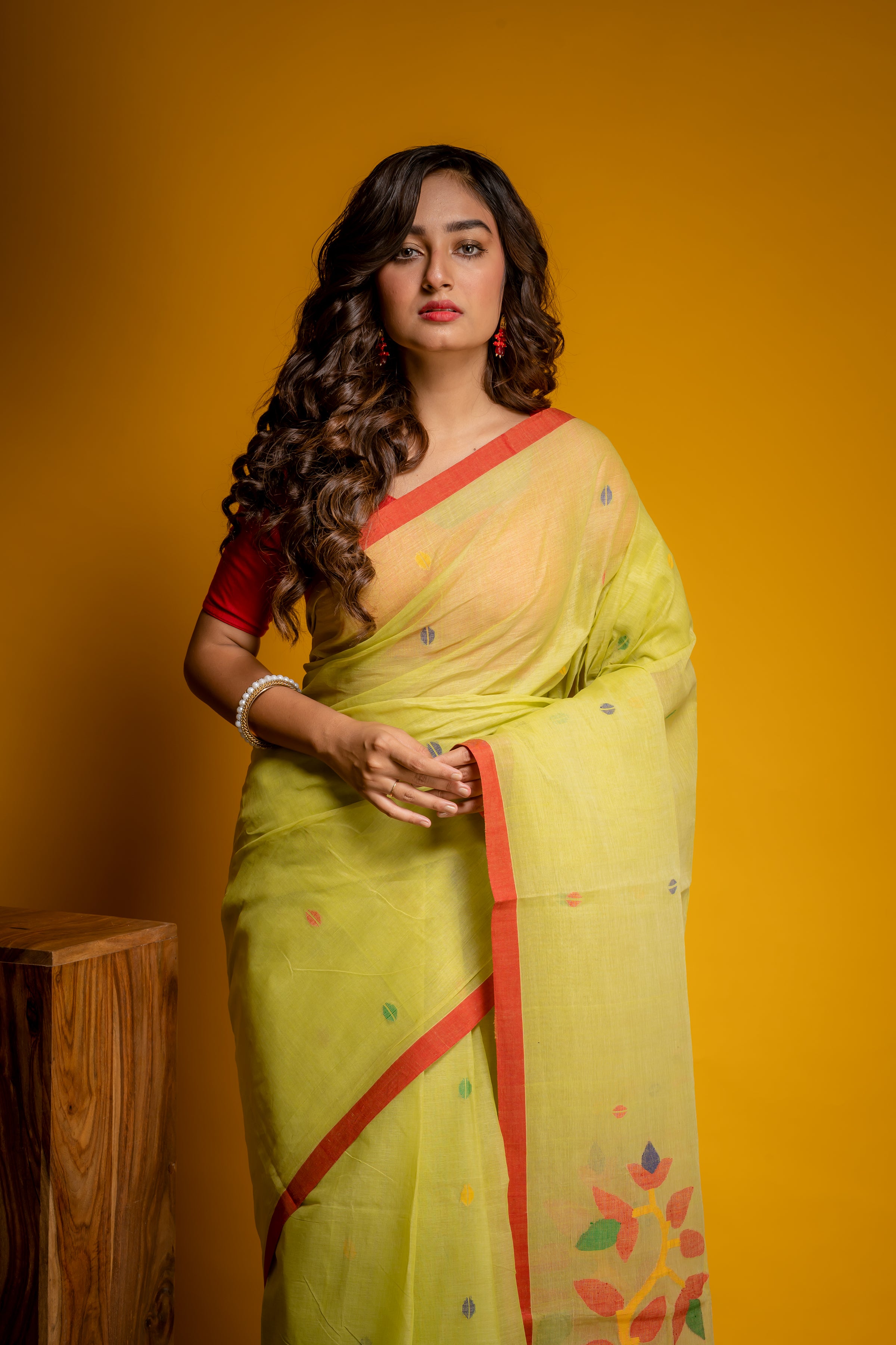 Handwoven Yellow cotton Jamdani saree