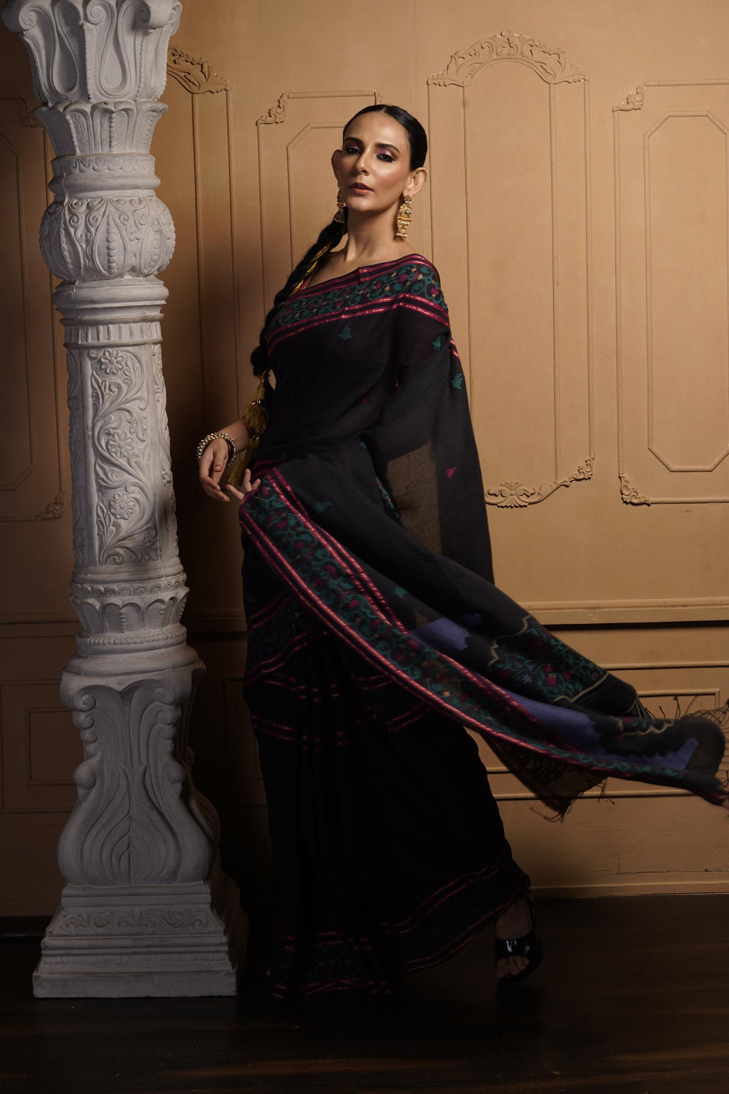 Tajmahal-The Iconic Beauty of Black Jamdani Saree