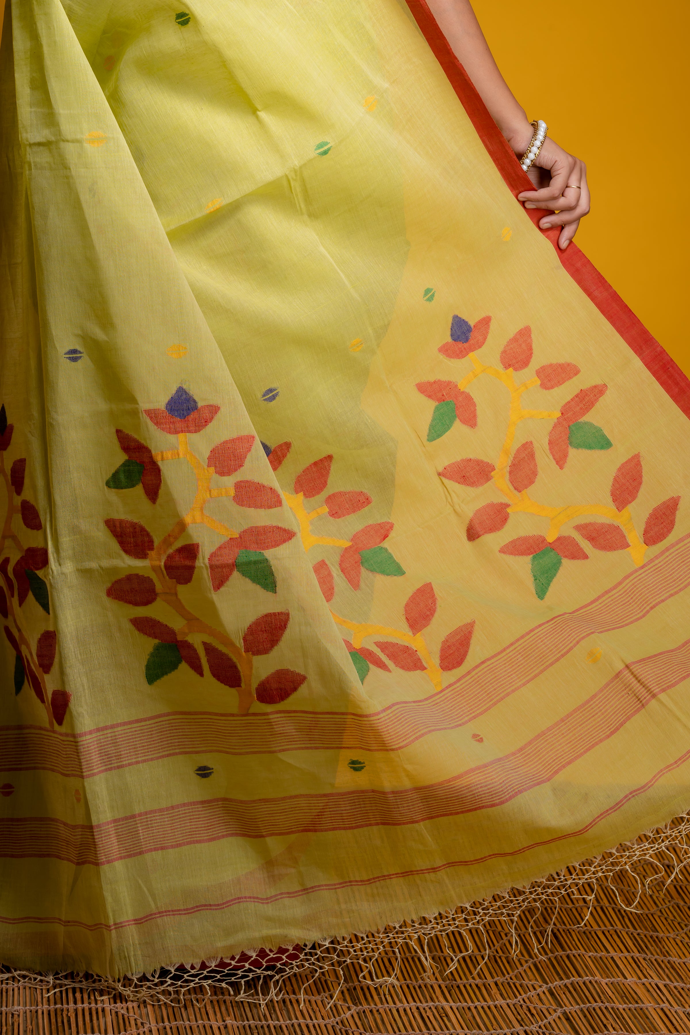 Handwoven Yellow cotton Jamdani saree