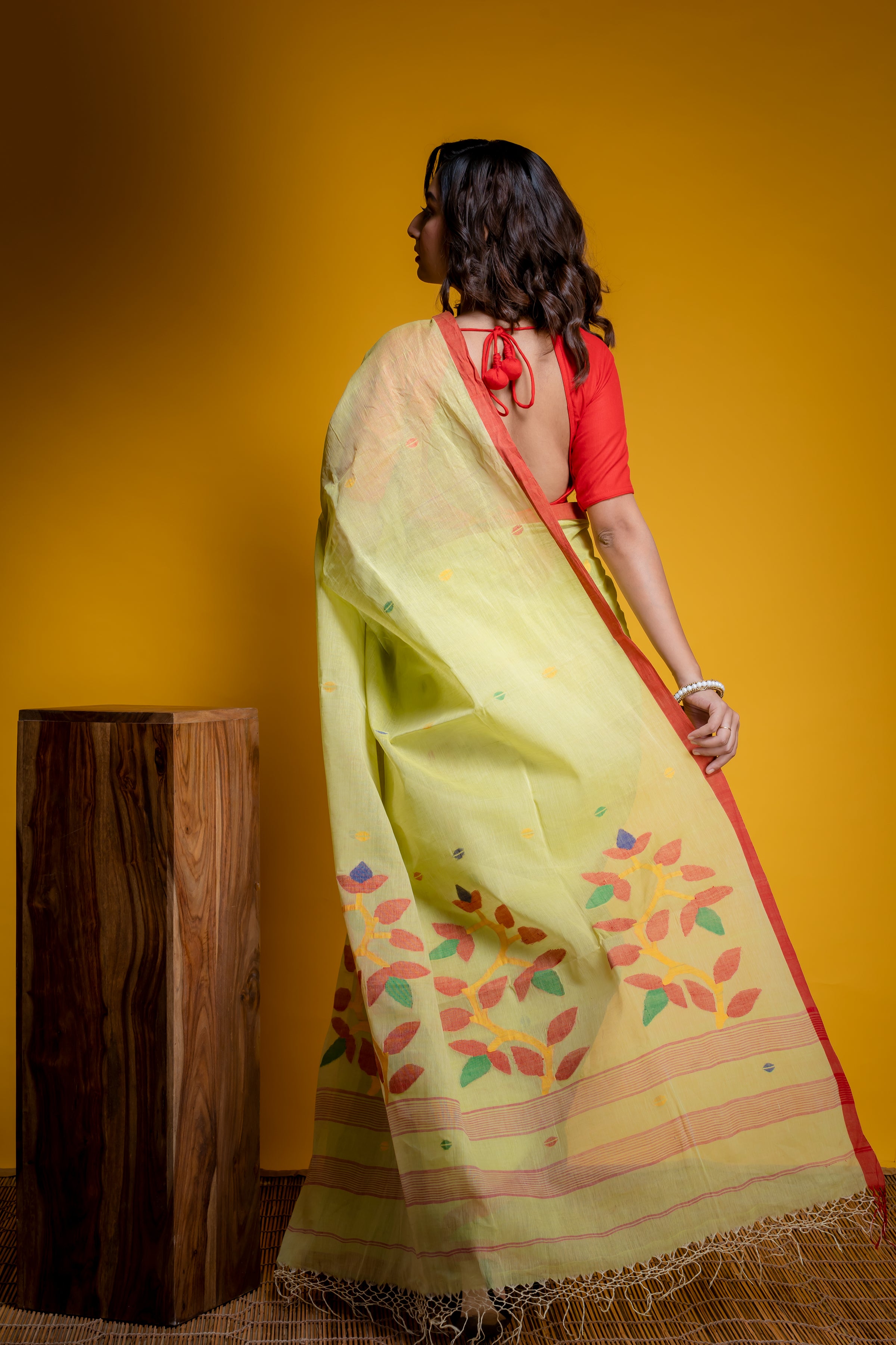 Handwoven Yellow cotton Jamdani saree