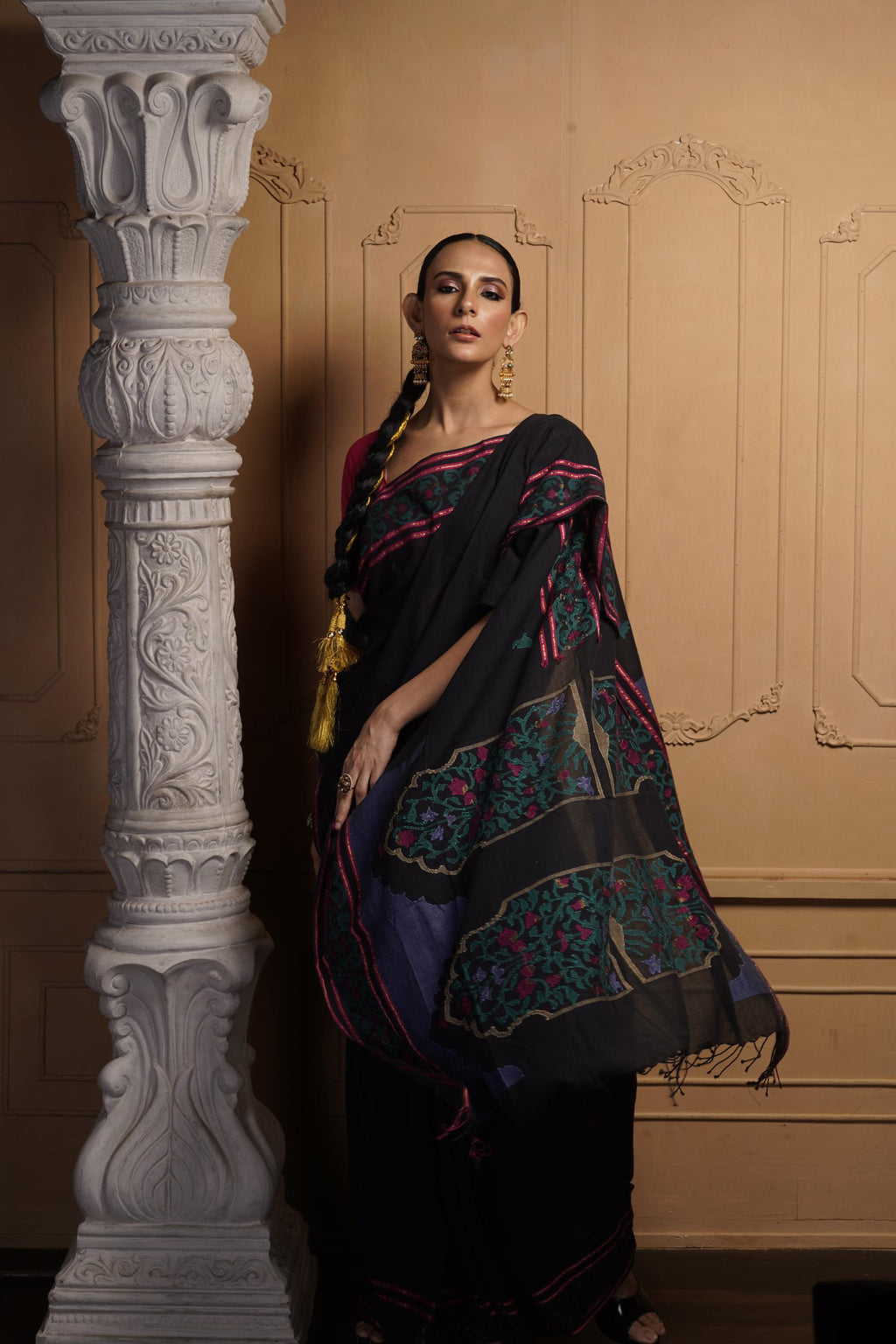 Tajmahal-The Iconic Beauty of Black Jamdani Saree