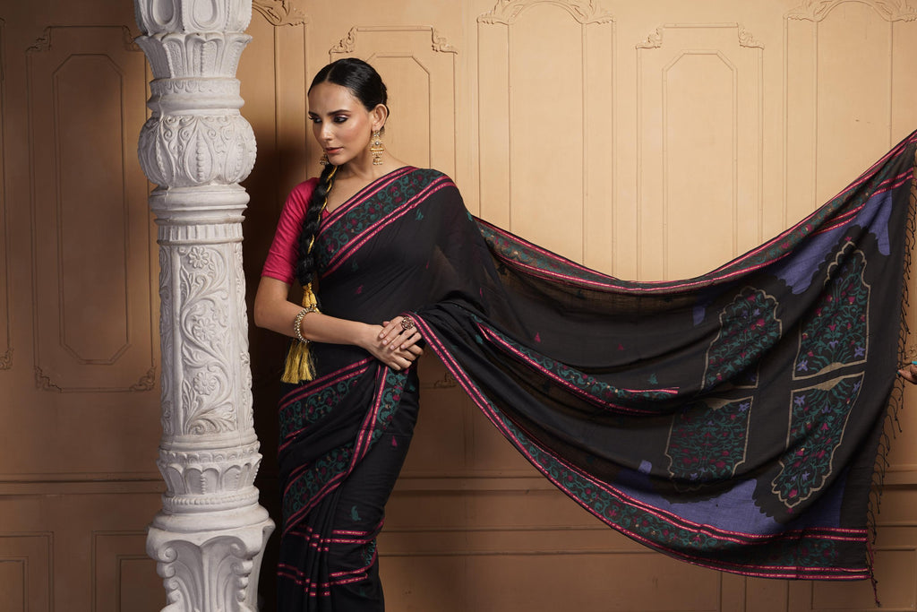Tajmahal-The Iconic Beauty of Black Jamdani Saree