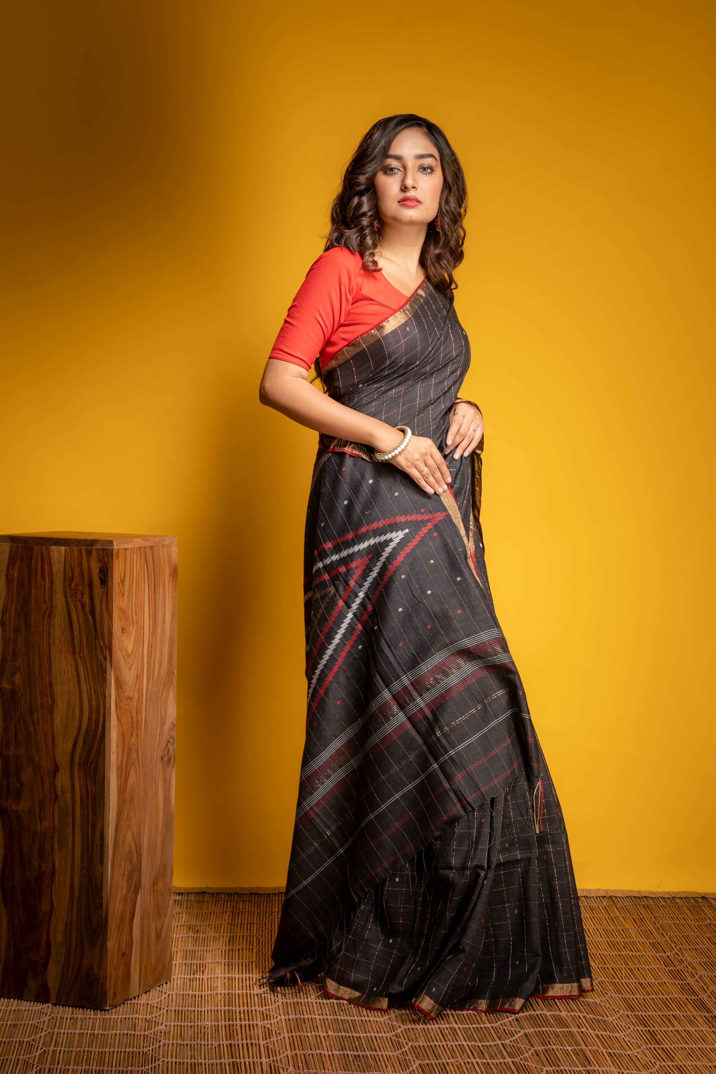 Handwoven Black Jamdani saree