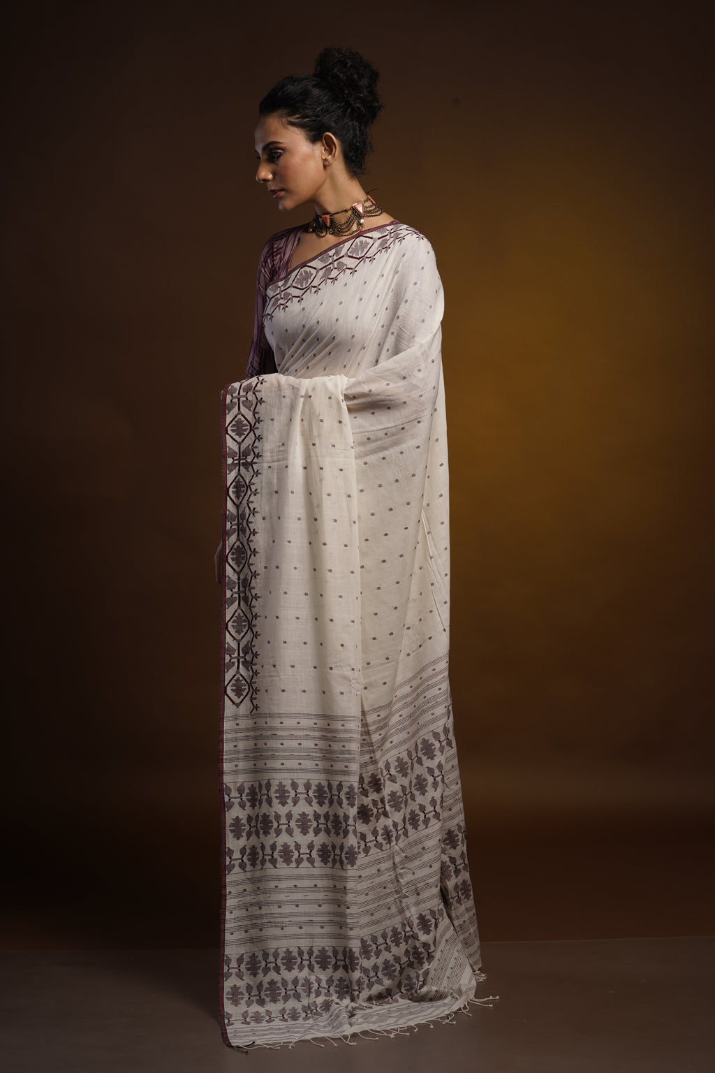 Khadi Jamdani Saree With Brown Border - Aankona