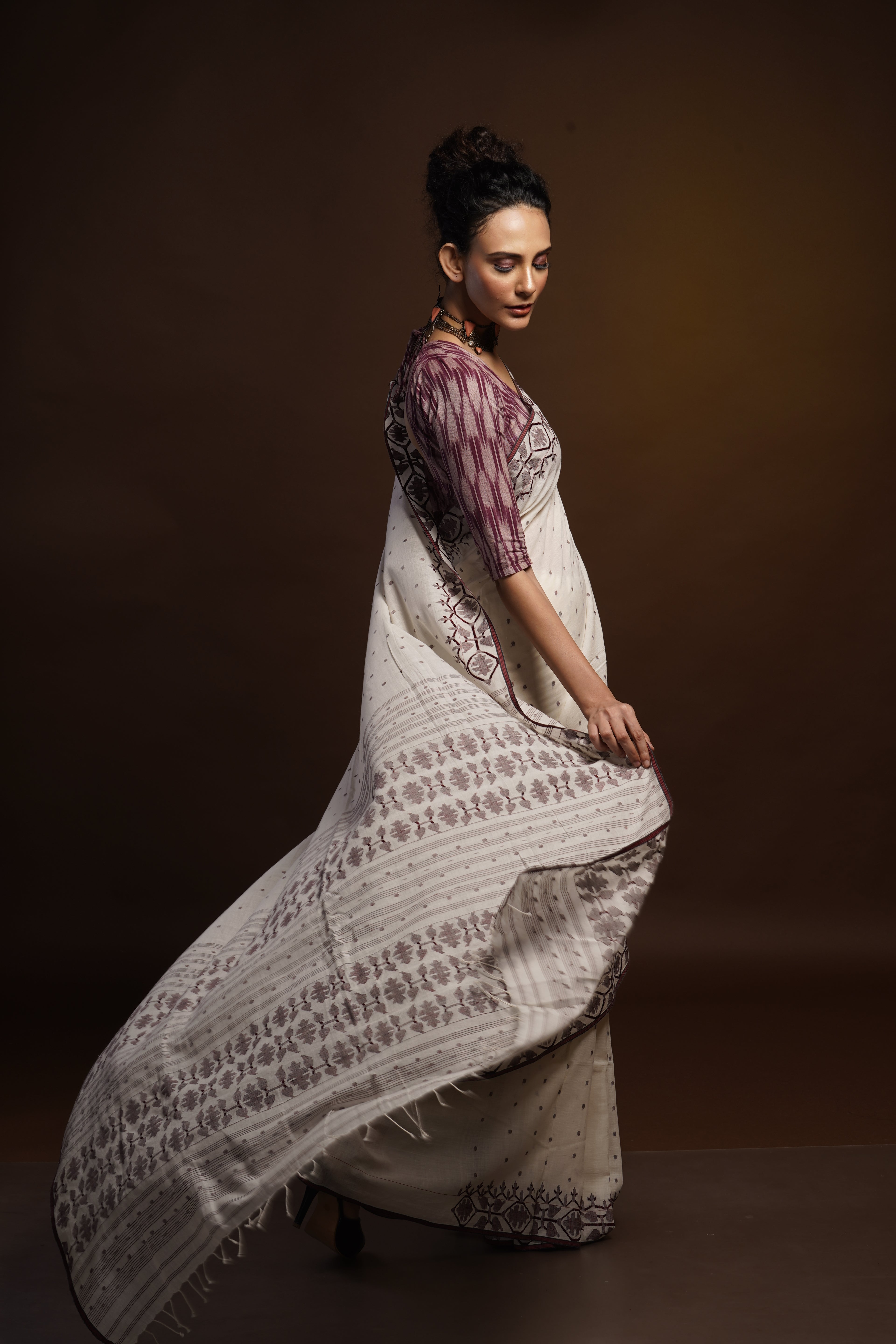 Khadi Jamdani Saree With Brown Border - Aankona