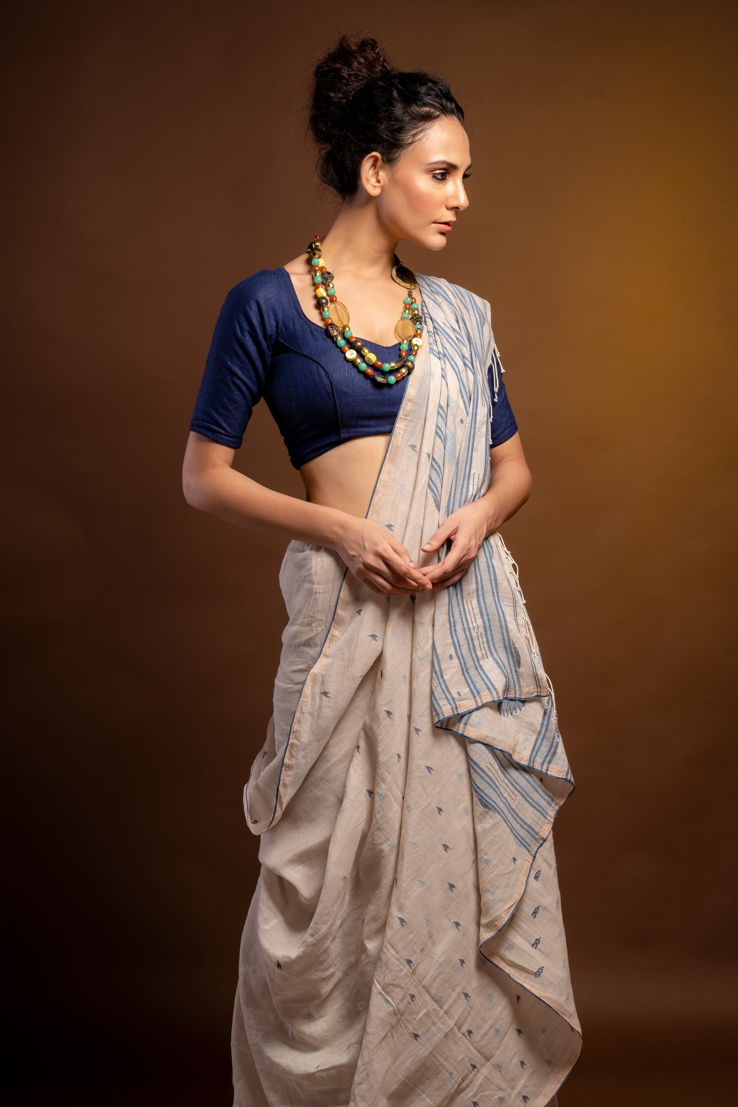 Khadi Linen Jamdani Saree - Aankona