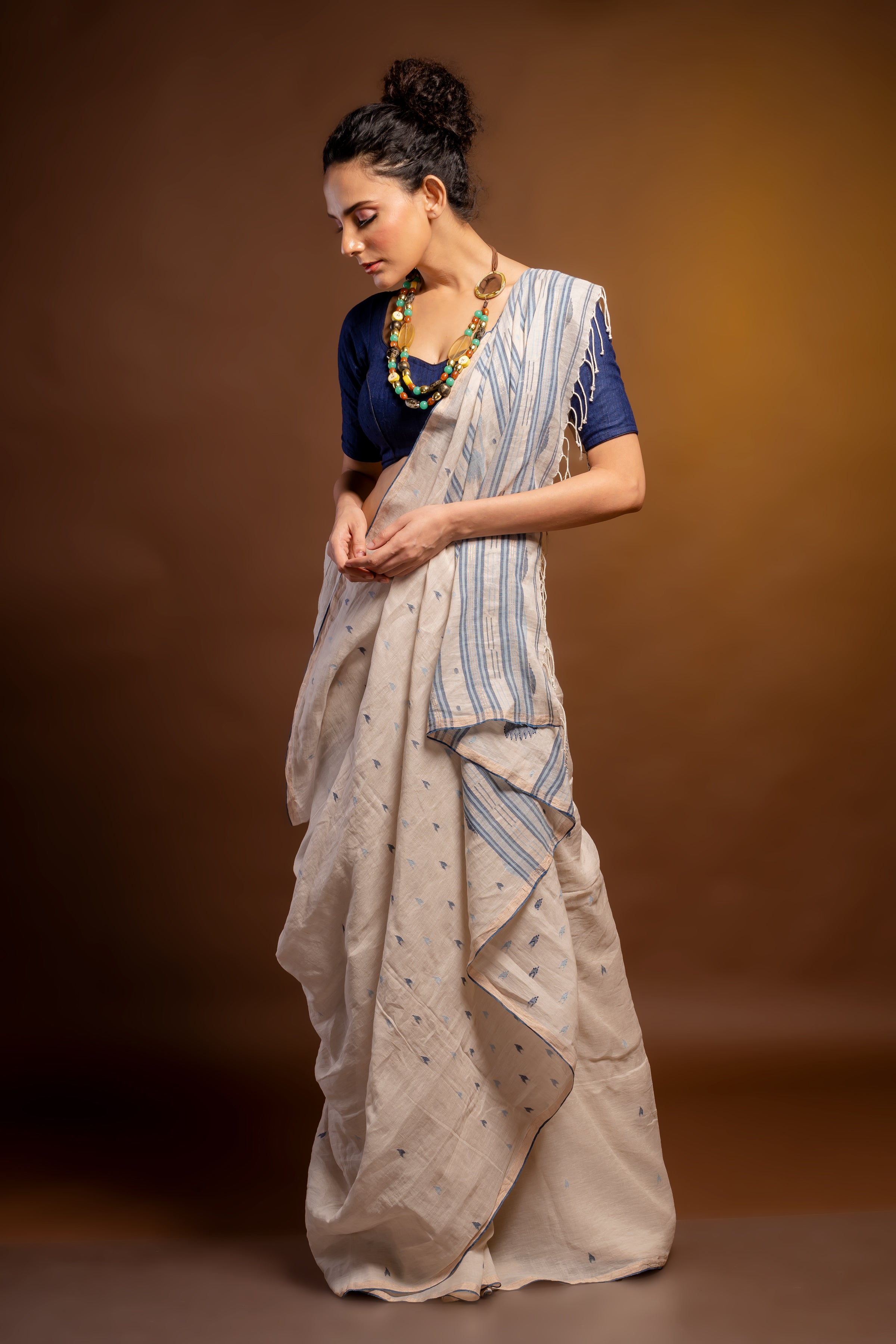 Khadi Linen Jamdani Saree - Aankona