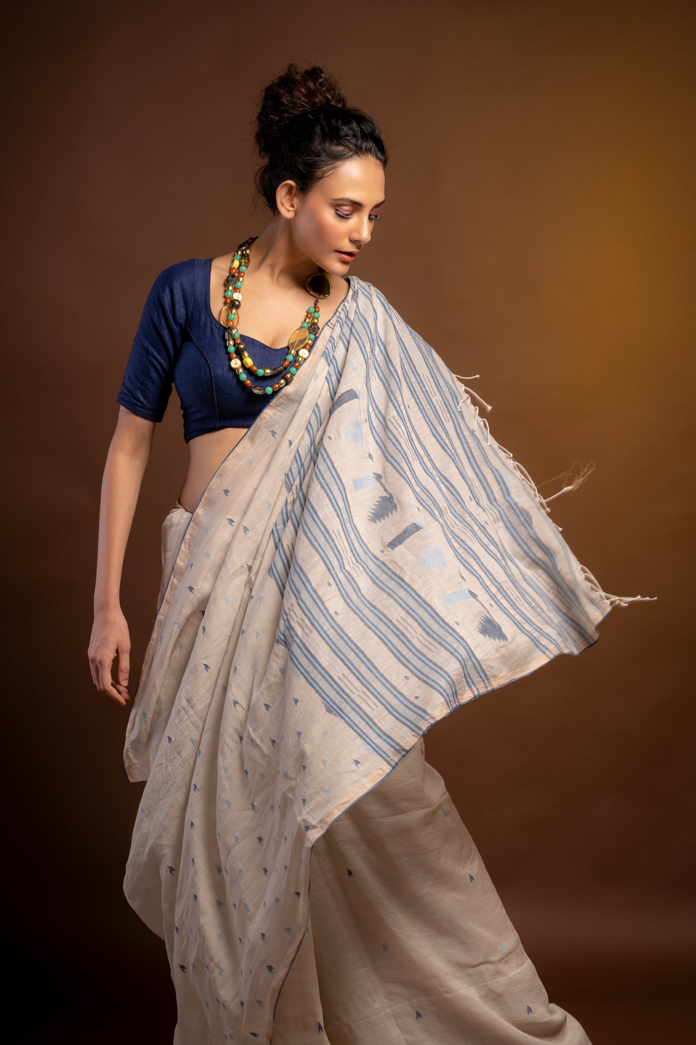 Khadi Linen Jamdani Saree - Aankona