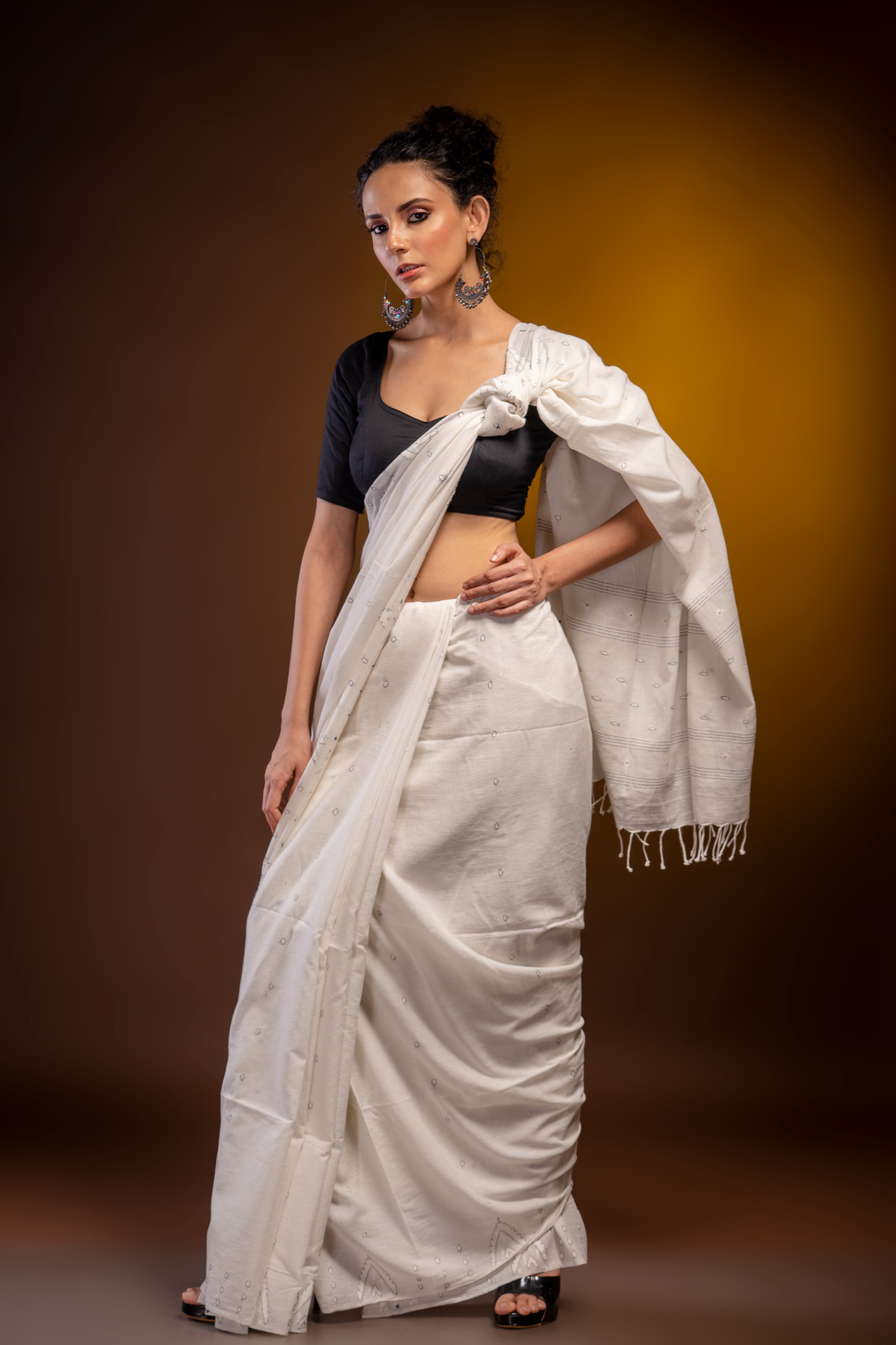 White Jamdani With Kantha Work - Aankona