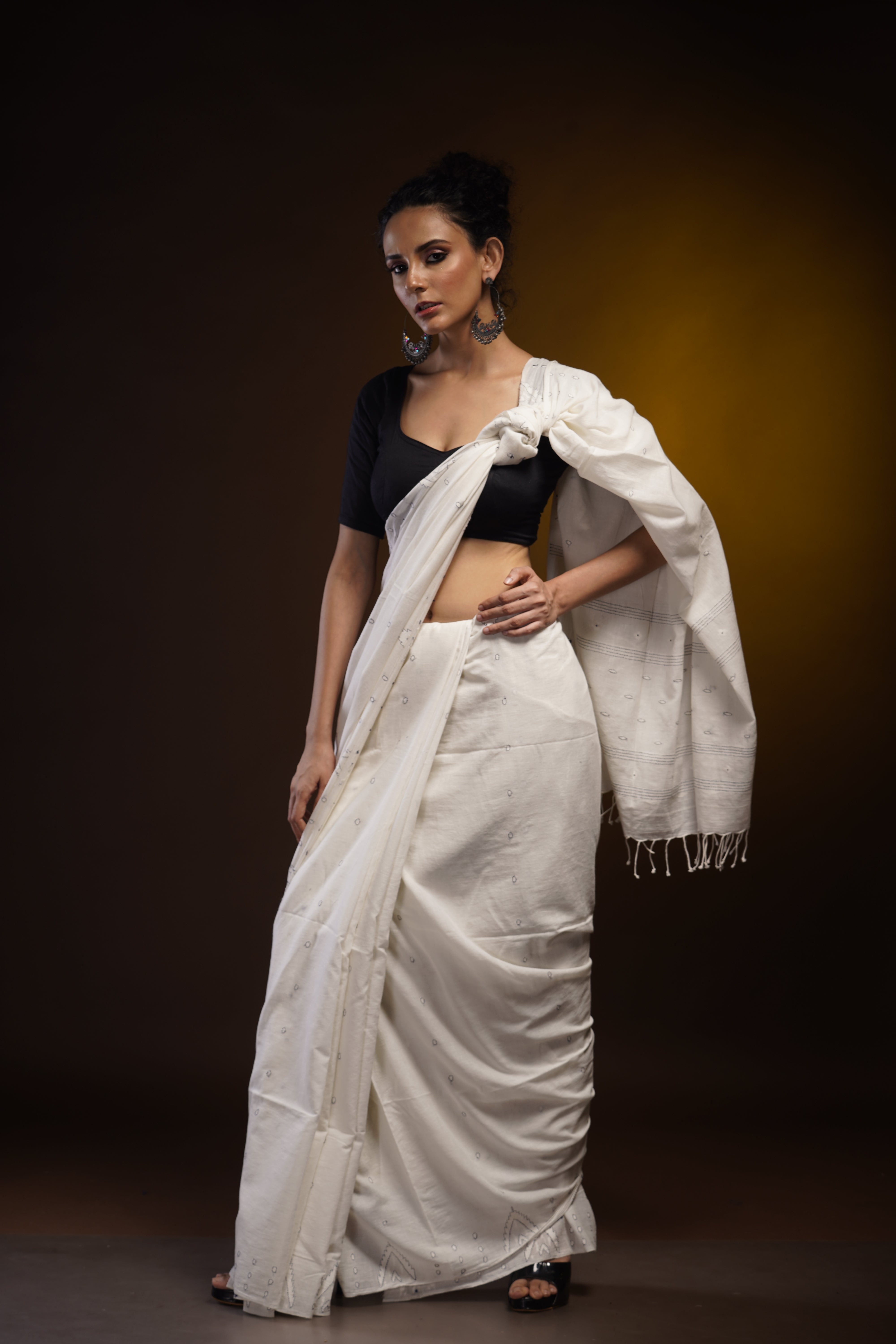 Handwoven White Khadi Jamdani Saree