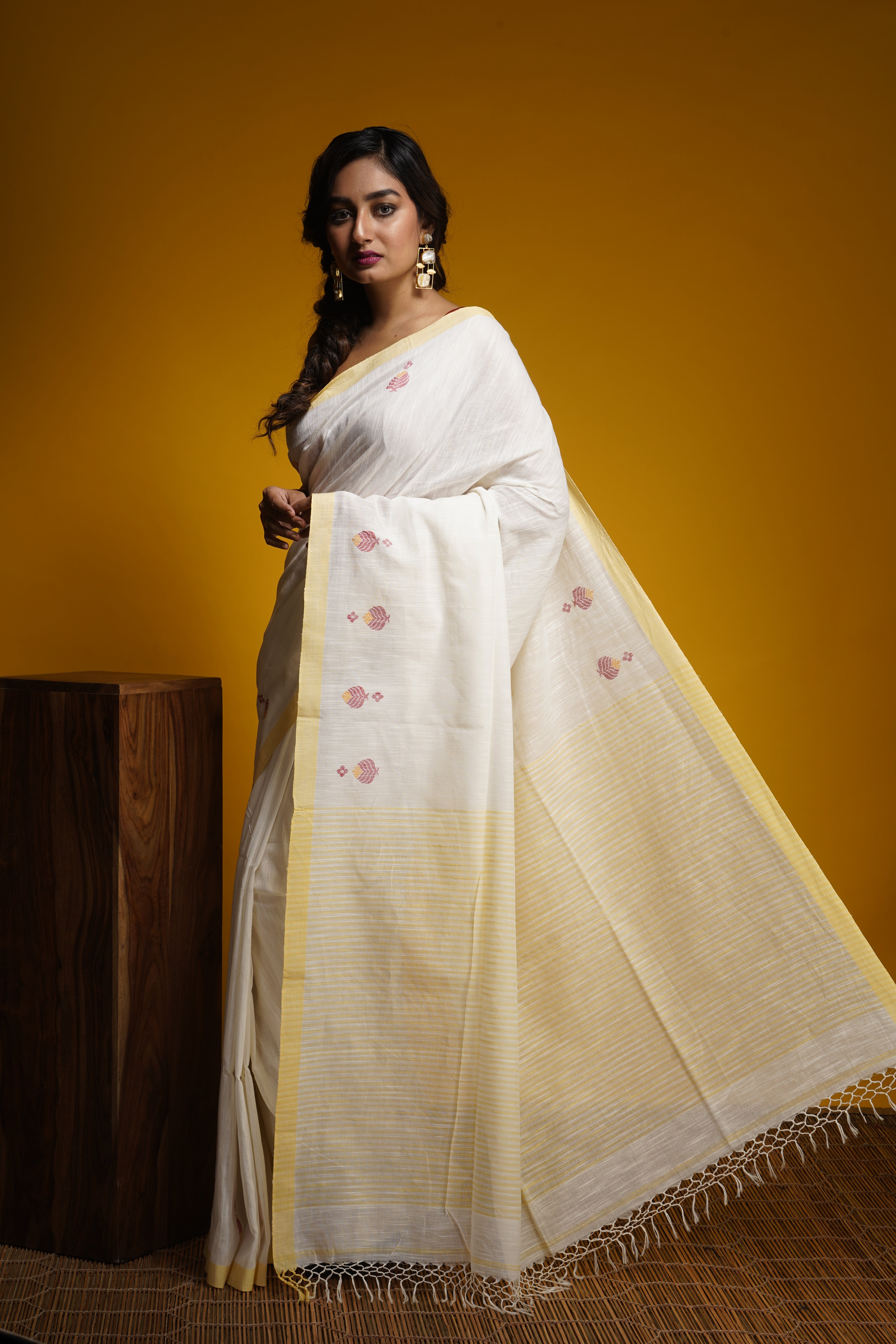Handwoven White Cotton Saree
