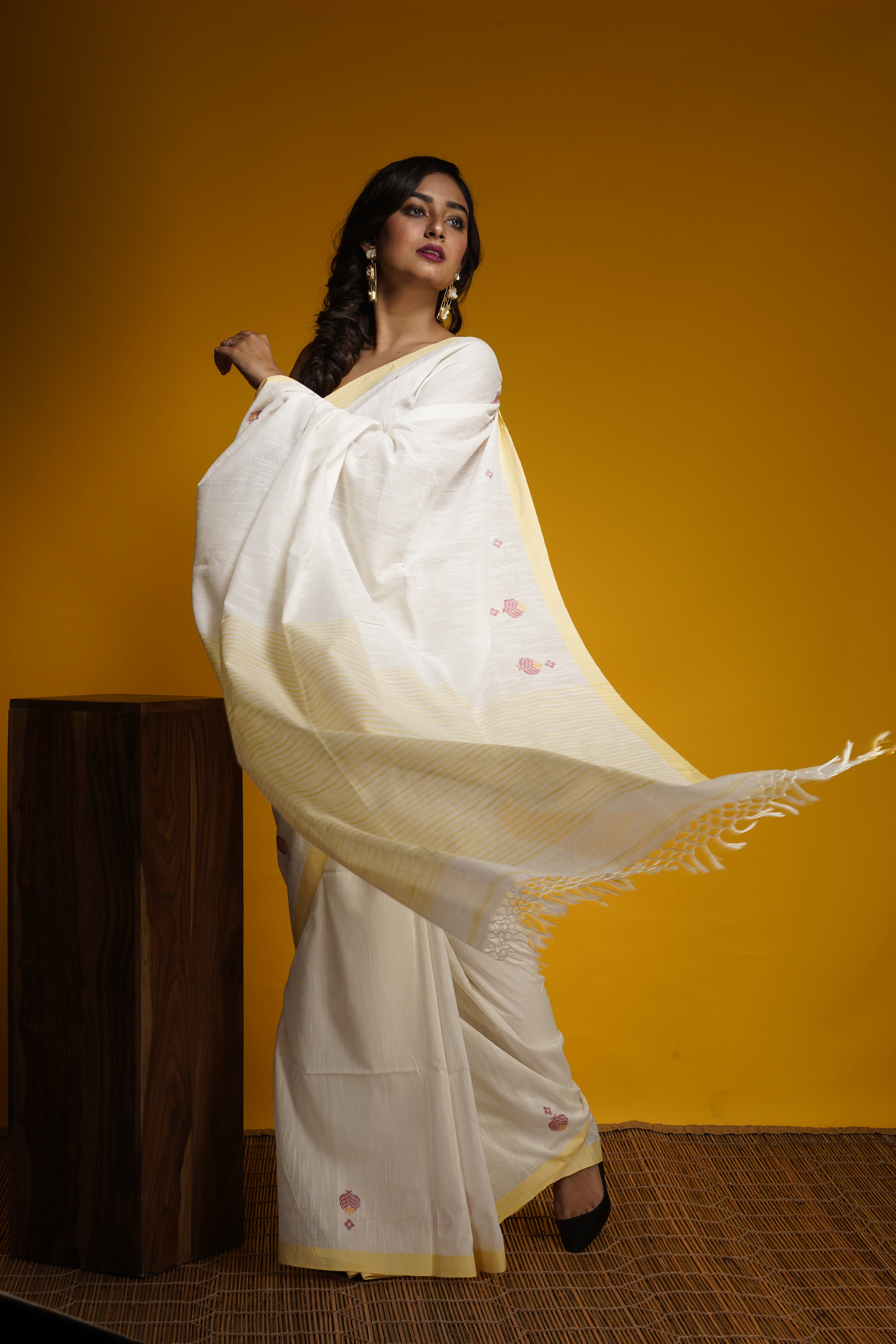 Handwoven White Cotton Saree
