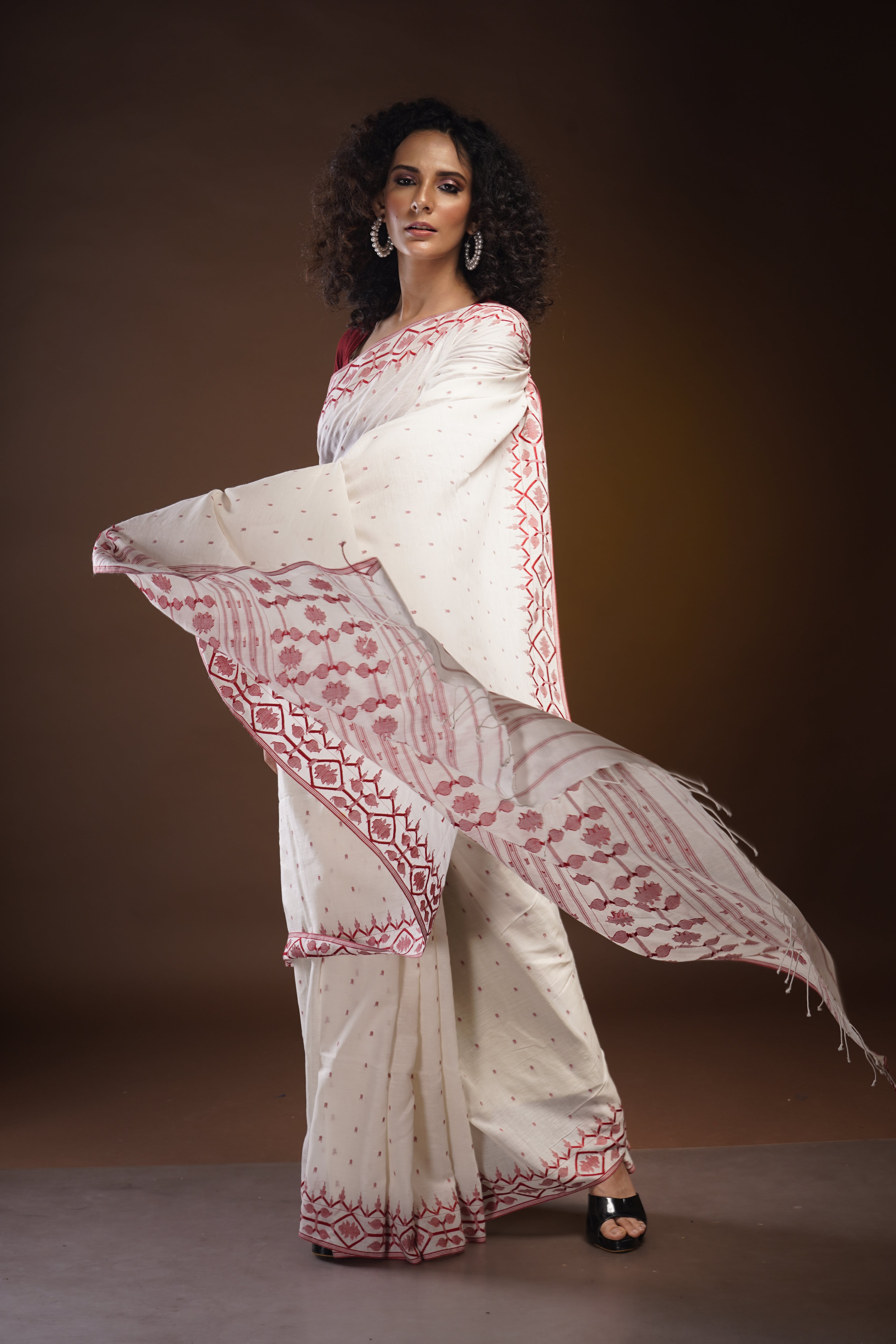Khadi Jamdani Saree With Maroon Border - Aankona