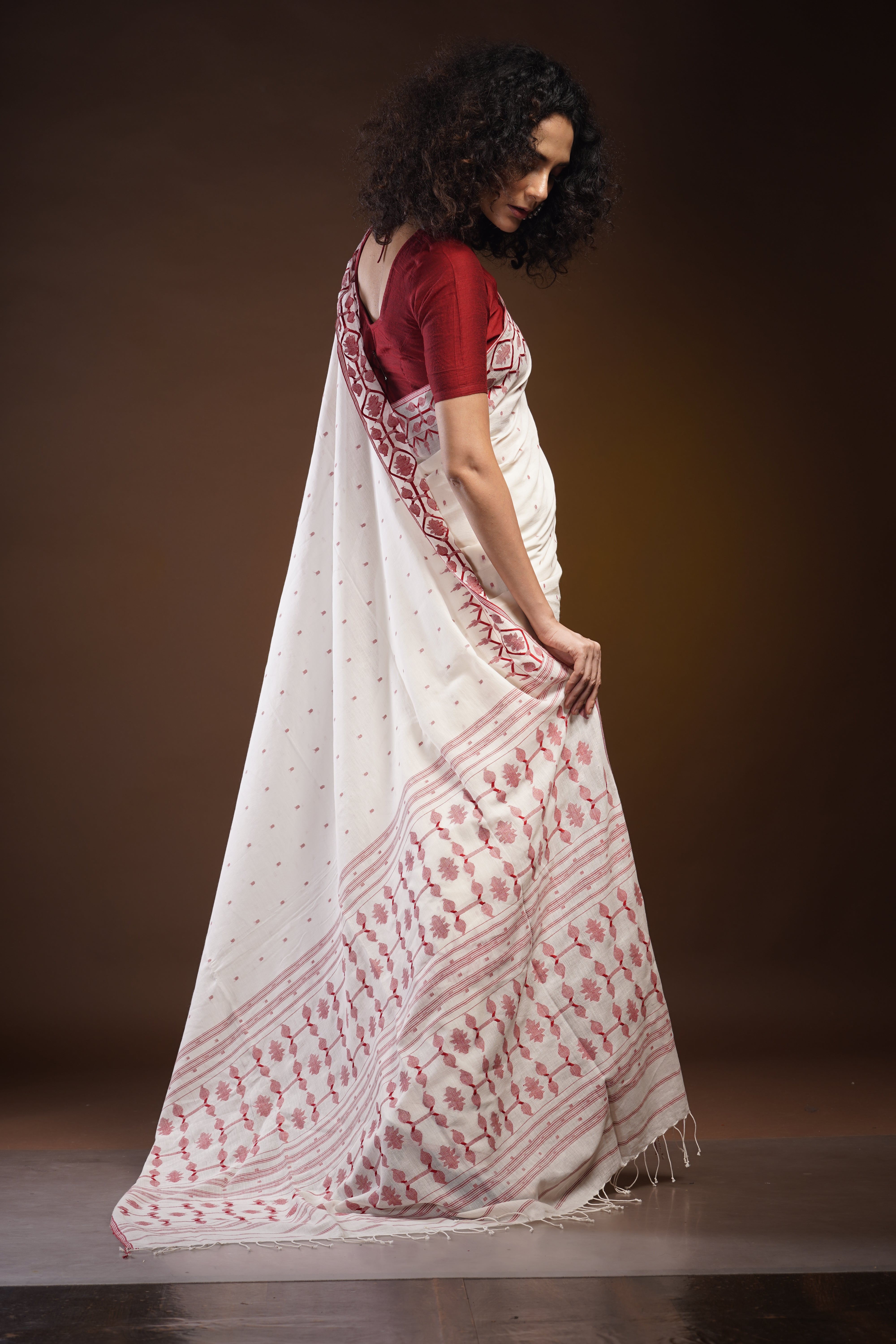 Khadi Jamdani Saree With Maroon Border - Aankona