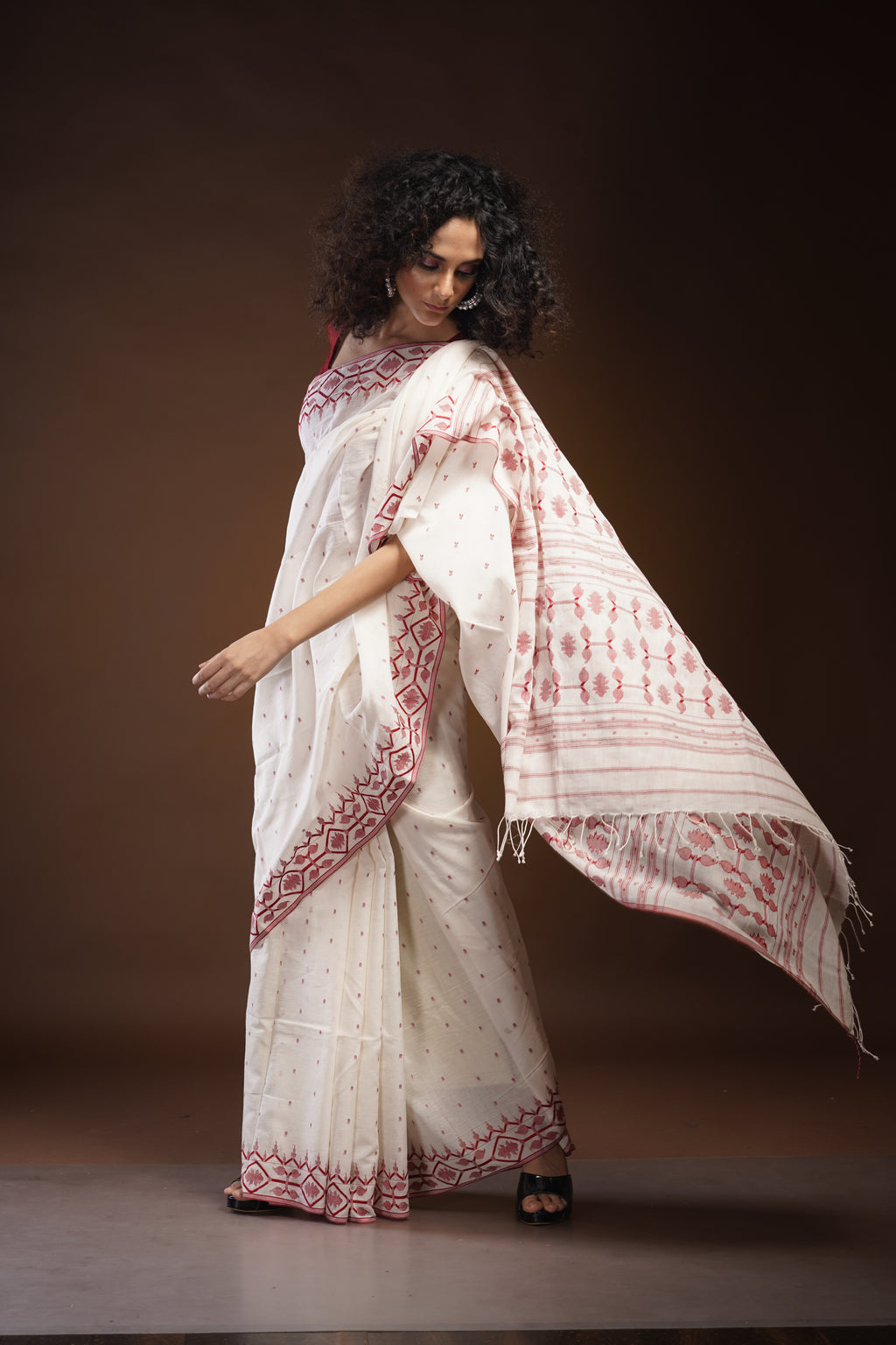 Khadi Jamdani Saree With Maroon Border - Aankona