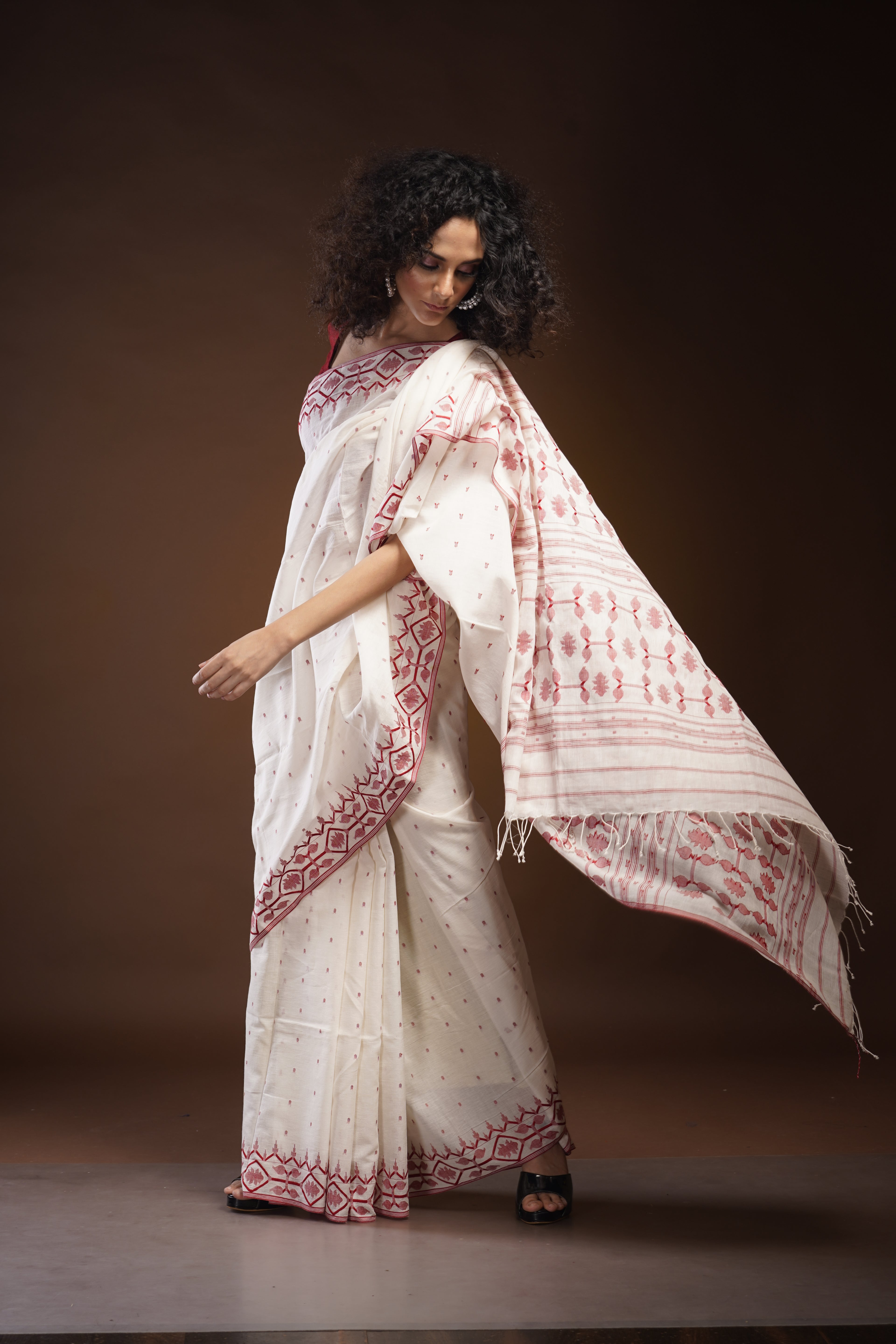 Khadi Jamdani Saree With Maroon Border - Aankona
