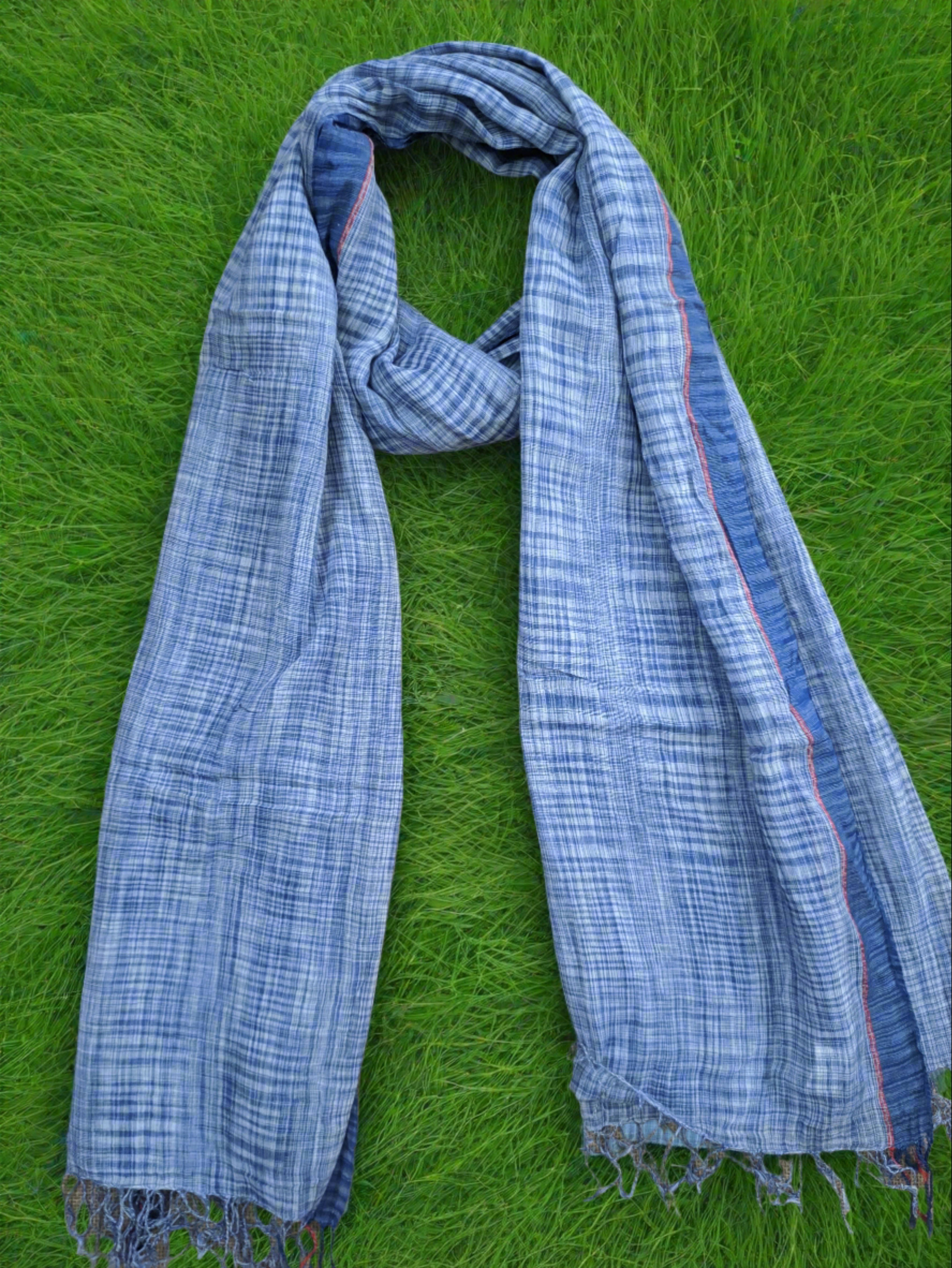 Bufanda de algodón azul tejida a mano