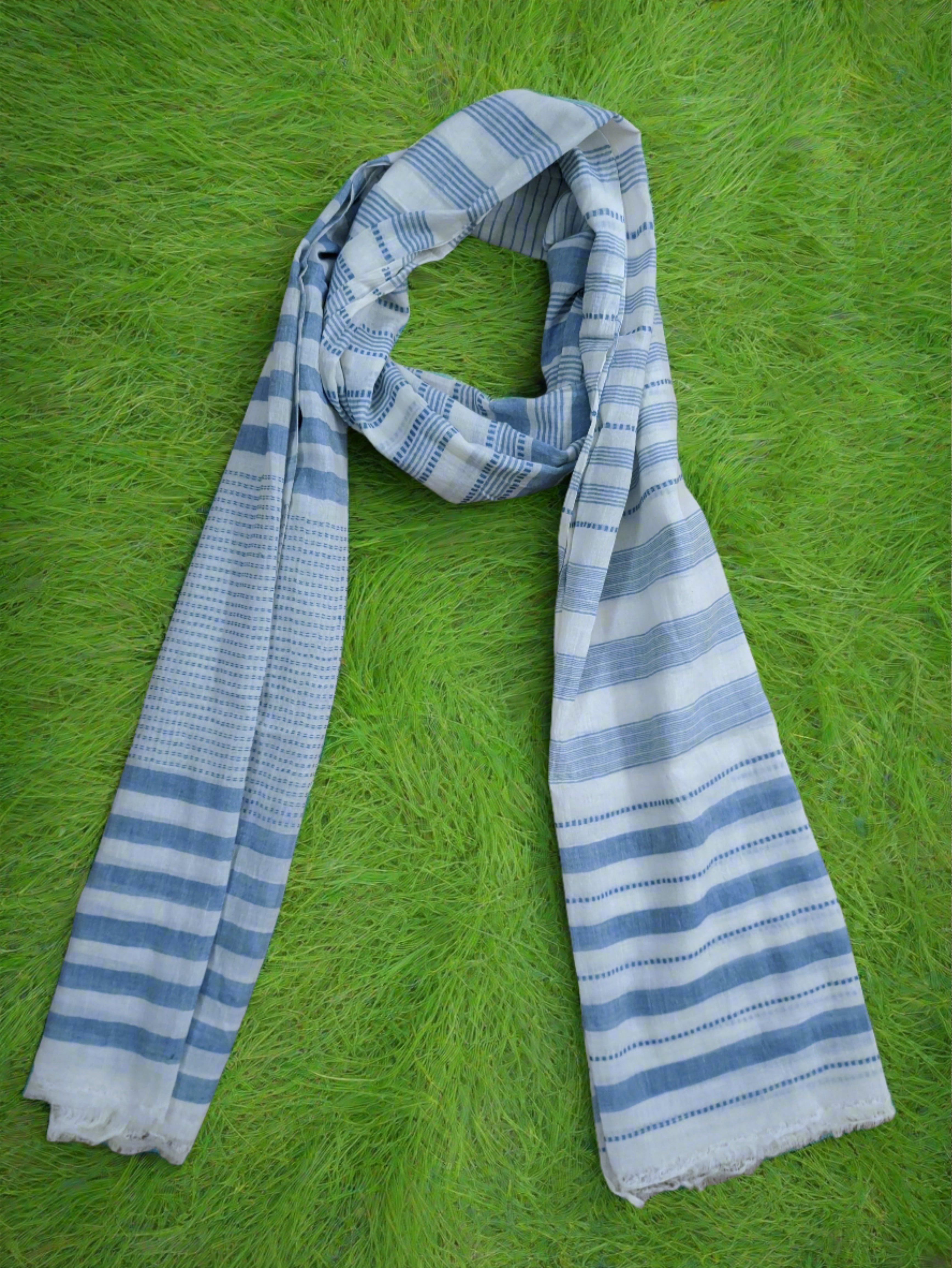 Bufanda de algodón tejida a mano con raya azul